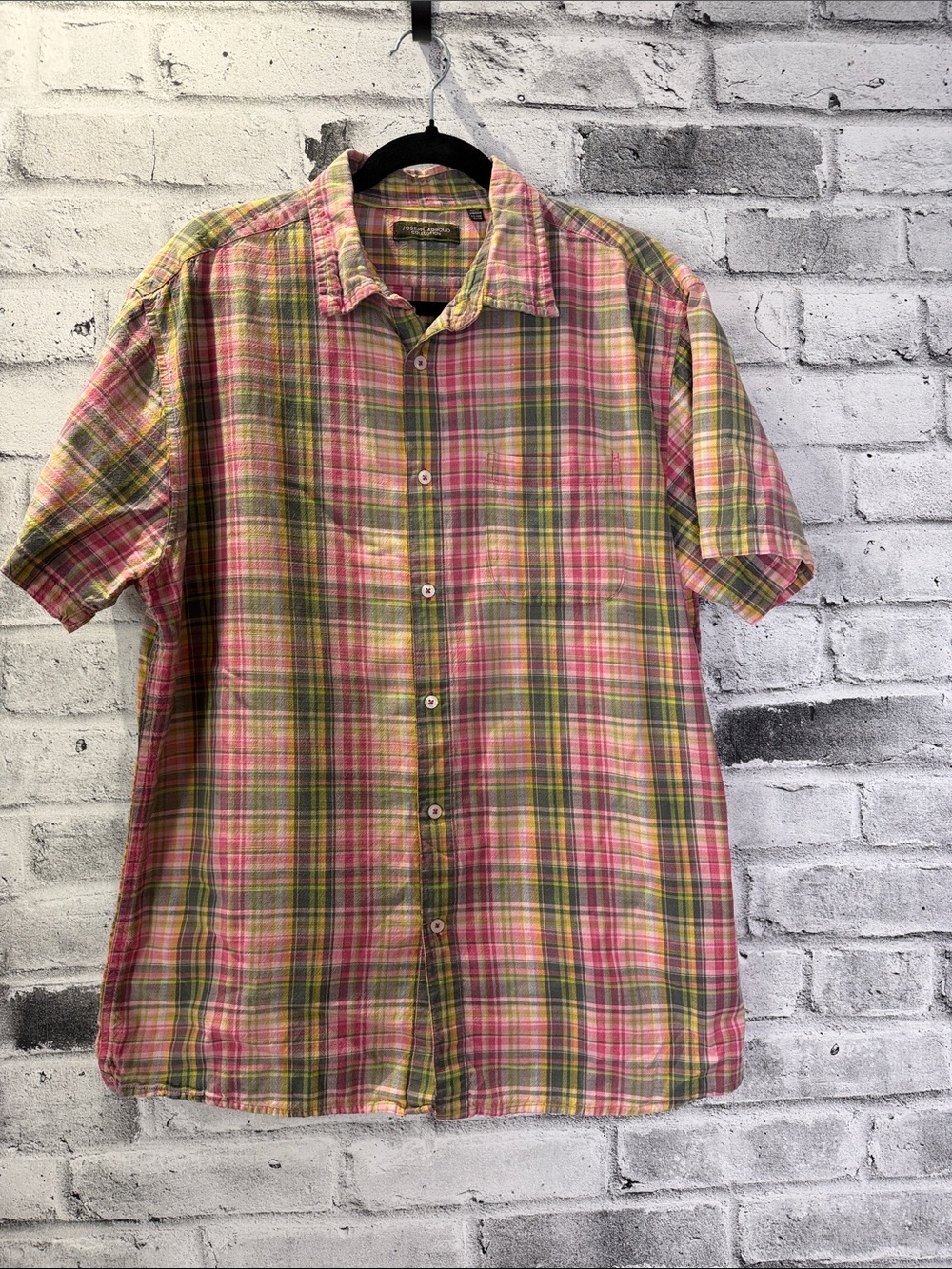 Casual Short-Sleeve Plaid Button-Down Shirt in Pink & Green
